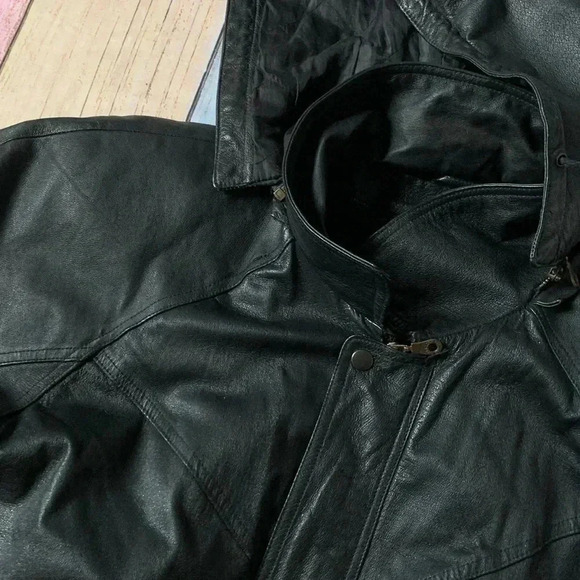 Men’s belted vintage leather jacket with removable hood - Picture 10 of 10